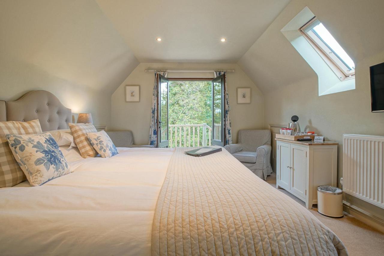 Great Ashley Farm Bed And Breakfast & Shepherds Huts Bradford-On-Avon Exterior photo