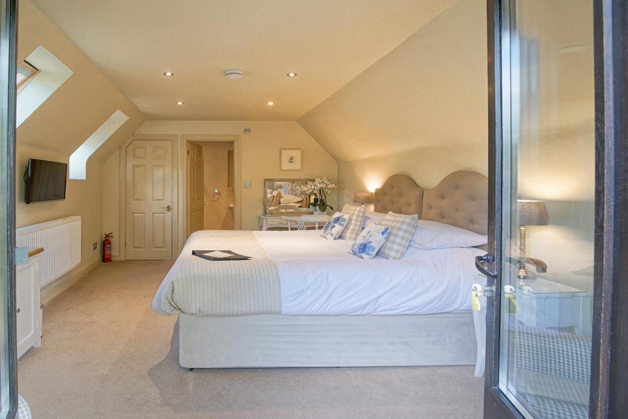 Great Ashley Farm Bed And Breakfast & Shepherds Huts Bradford-On-Avon Exterior photo
