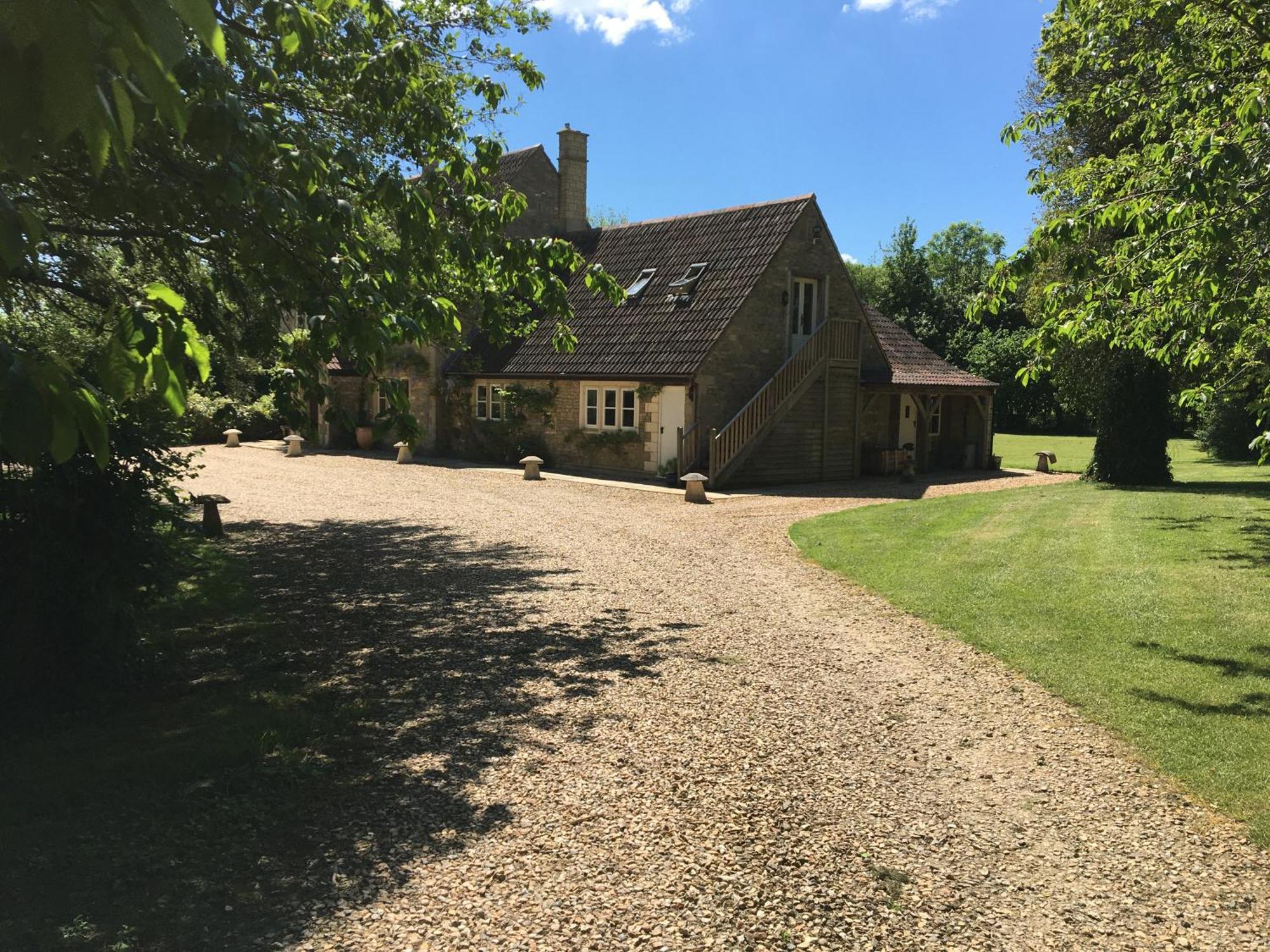 Great Ashley Farm Bed And Breakfast & Shepherds Huts Bradford-On-Avon Exterior photo
