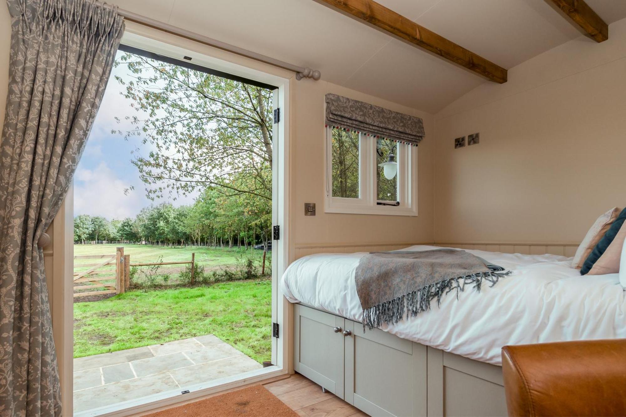 Great Ashley Farm Bed And Breakfast & Shepherds Huts Bradford-On-Avon Exterior photo