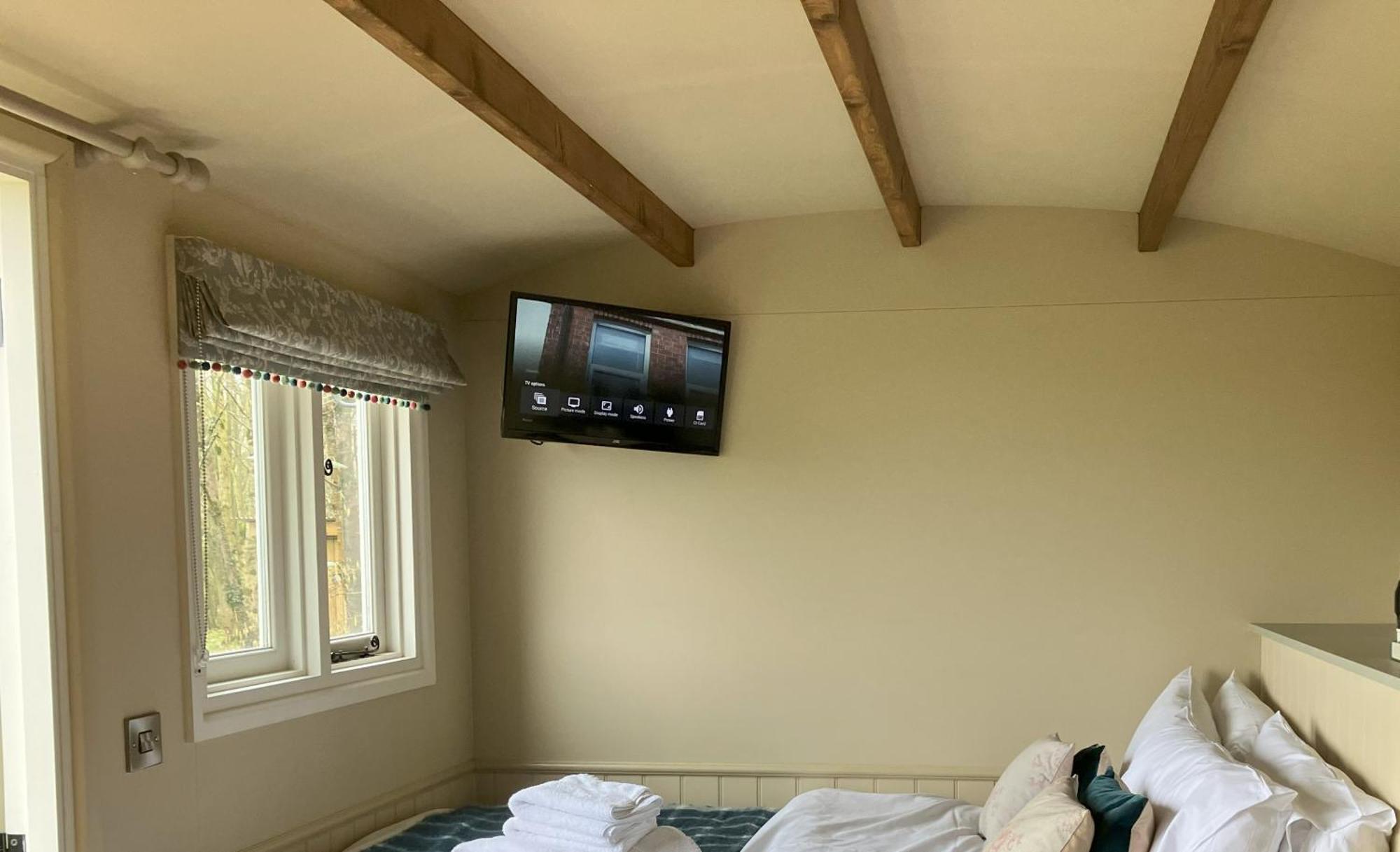Great Ashley Farm Bed And Breakfast & Shepherds Huts Bradford-On-Avon Exterior photo
