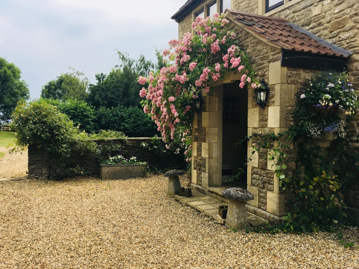 Great Ashley Farm Bed And Breakfast & Shepherds Huts Bradford-On-Avon Exterior photo